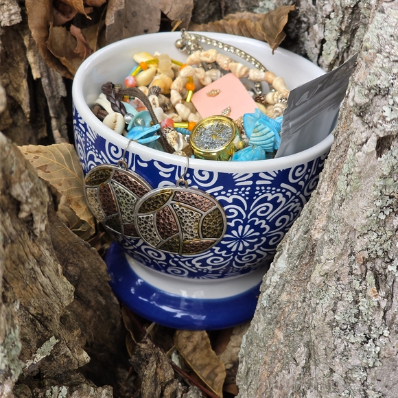 Elegant Gold and Silver Women's Earrings - Picture 5 of 11